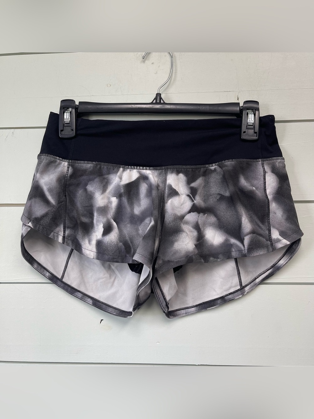Lululemon speed up shorts 2.5" mini blush blossom white black women's size 2